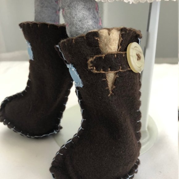 Bunny, coat, scarf, boots and dress - Picture 2 of 8